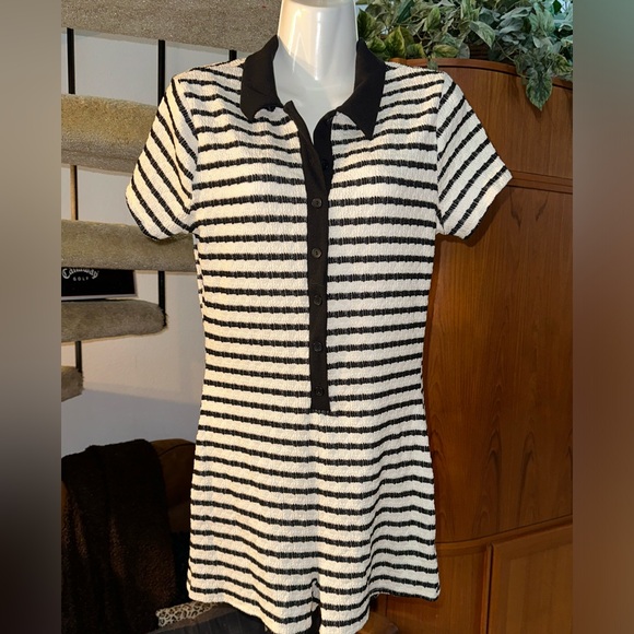 Bucketlist Textured Stripe Collared Romper
new with tag size M,  by Blue Blush - Picture 1 of 3
